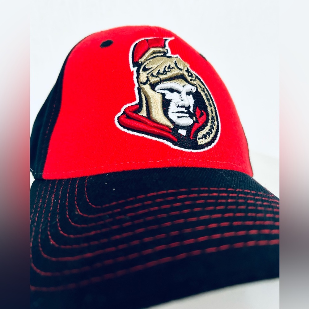 NHL Zephyr Ottawa Senators Red Black Fitted Hat size M/L